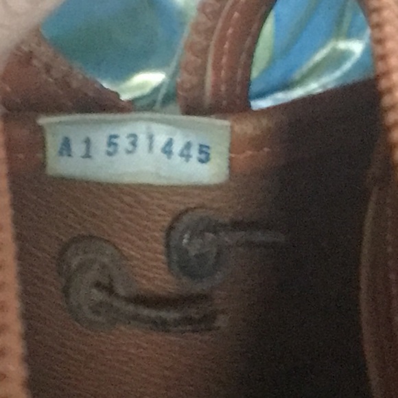 Dooney & Bourke, Good ole vintage battle worn Tote Solid,Everything thing works - Picture 8 of 14